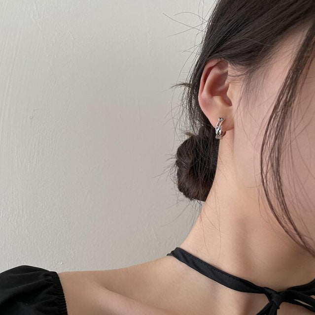 Sleek Versatile Ear Ring With A Chic Double-line Design
