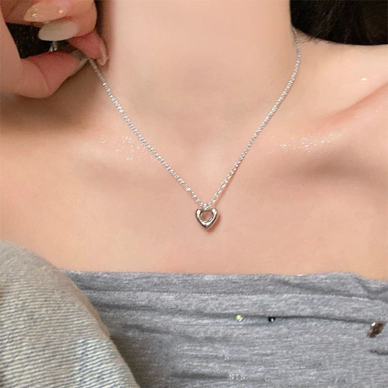 Chic Niche Clavicle Chain Fashion Accessory