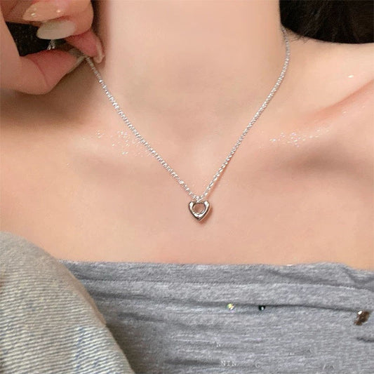 Chic Niche Clavicle Chain Fashion Accessory